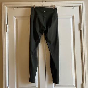 Lululemon 28” Dark Olive Wunder Unders, sz 8